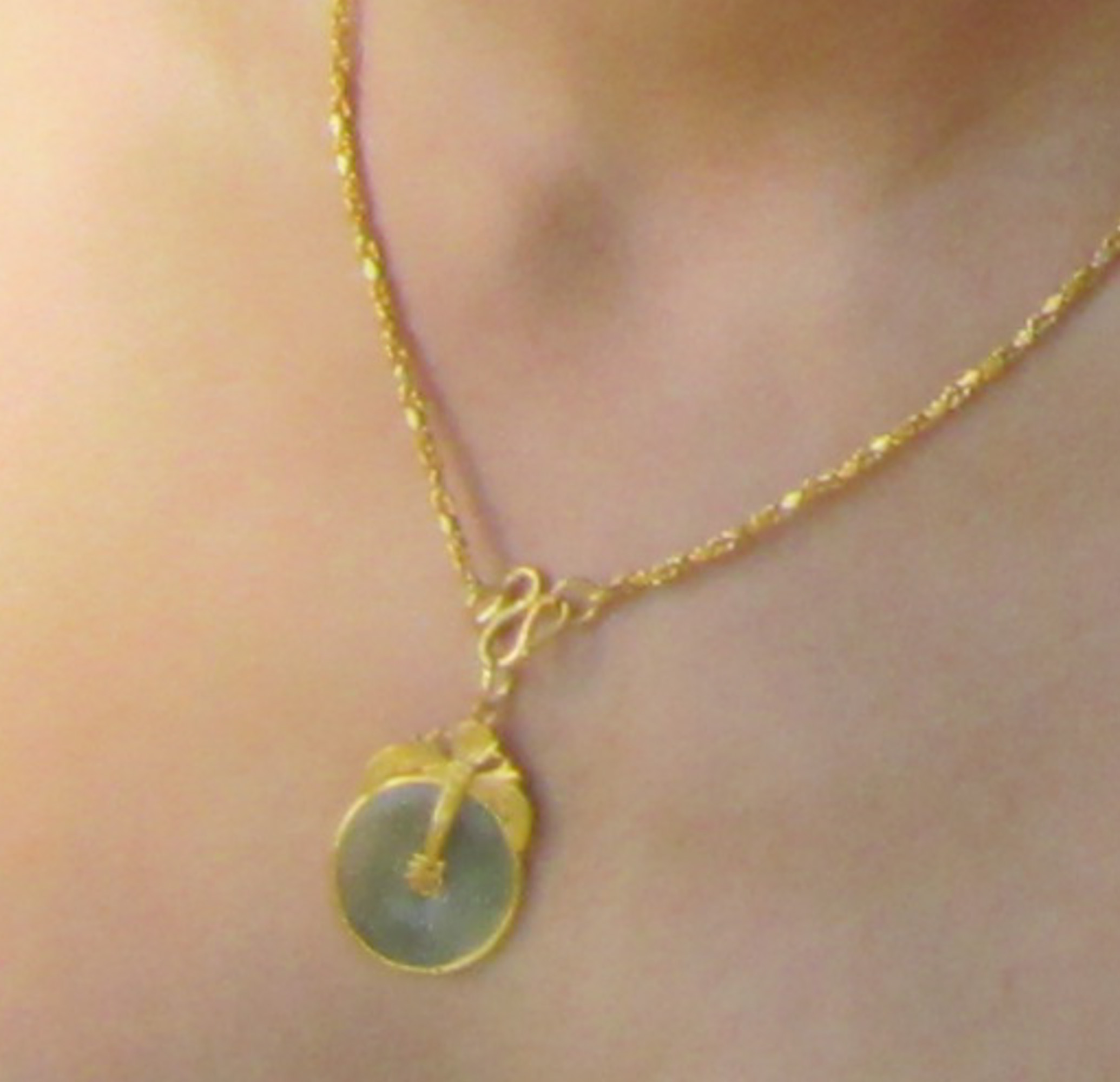 collier chinois avec pendentif en jade : perdu