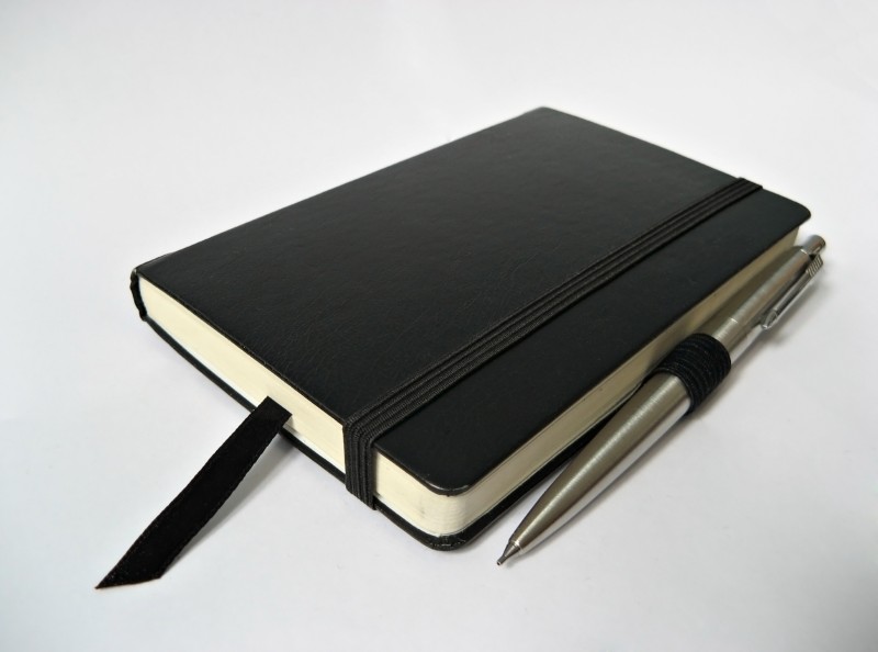 Perdu 4 carnets de marque Moleskine (1 rouge et 3 noirs)
