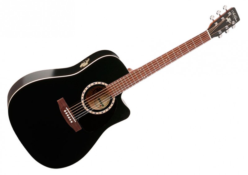 Perdu guitare art et lutherie noire dans une housse tobago devant le sombrero café, 29 place vaugel à Amiens.