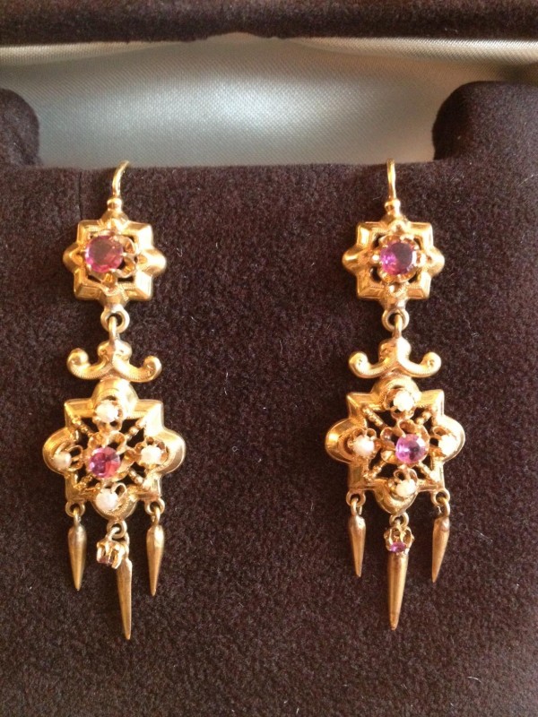 Perdu une boucle d'oreilles.
