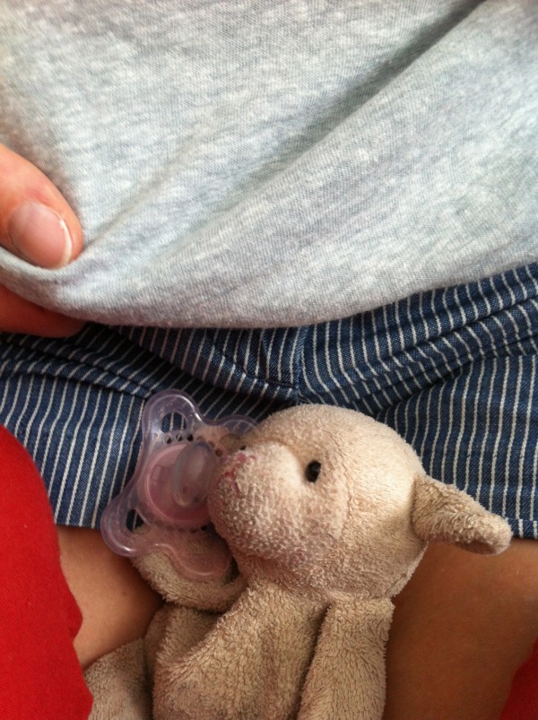 perdu doudou, petit mouton beige clair sur Gambetta