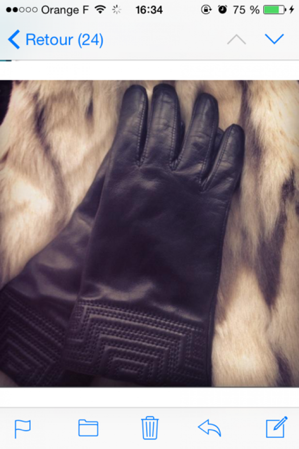 Veste sans manche blanche et grise en fourrure