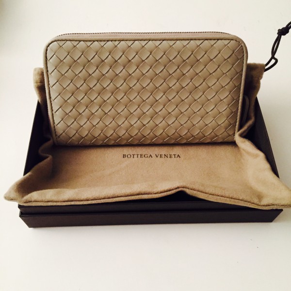 Perdu Portefeuille Bottega Veneta à Paris 8ème, Champs Élysées