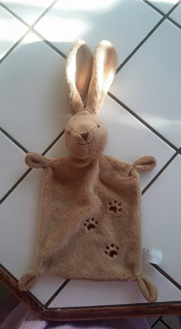 trouvé doudou lapin couleur creme