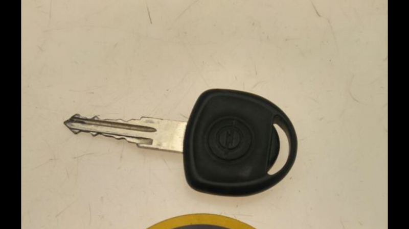 Clés noir opel