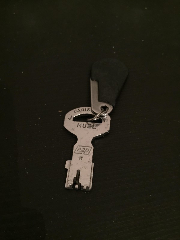 Clé avec badge trouvé à Paris 1er Rue de Rivoli