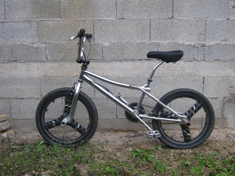 BMX GT Performer chrome avec jantes à 3 battons noires GT