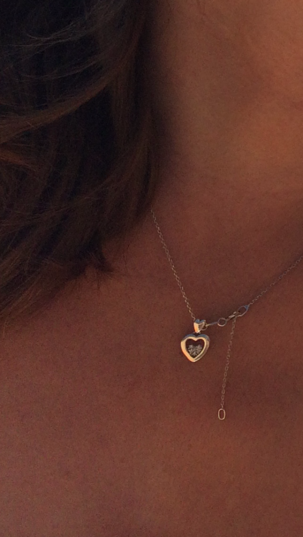 Chaîne et pendentif au golfe de lava