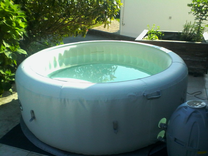 Vol spa gonflable dans mon jardin