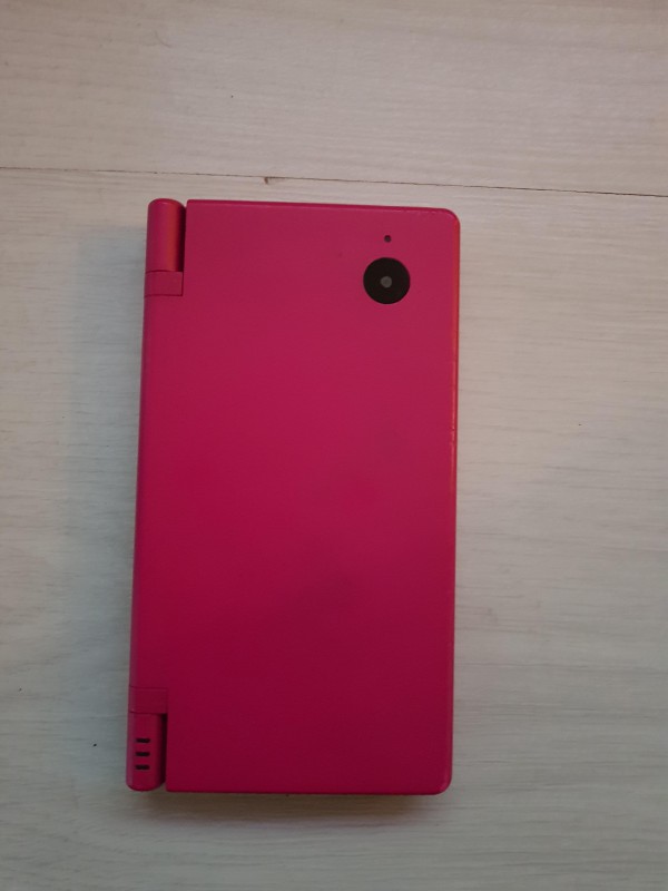 Nintendo DS rouge trouvée