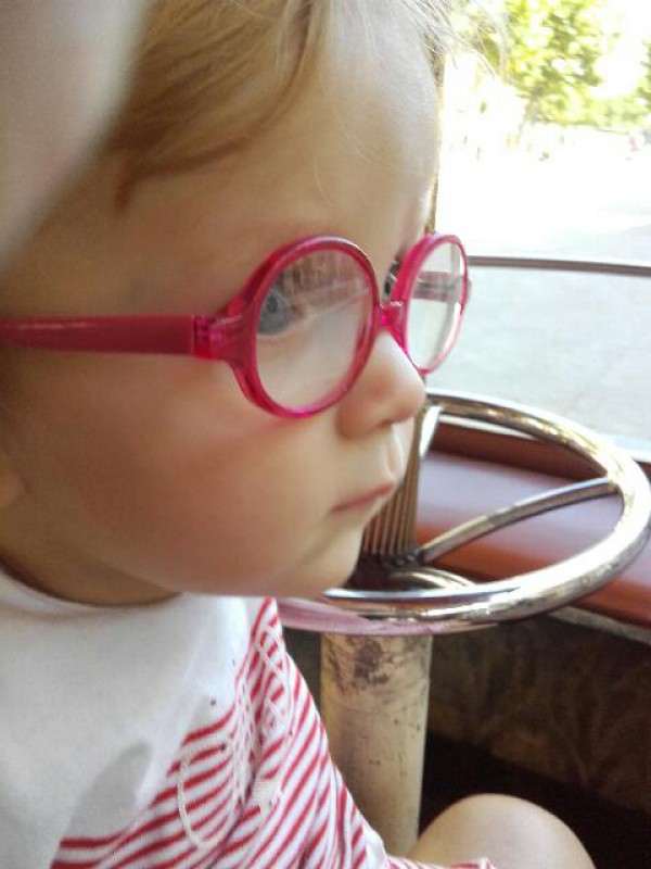2 paires de lunettes de vue pour enfant ( une paire bleue et une paire rouge/rose)