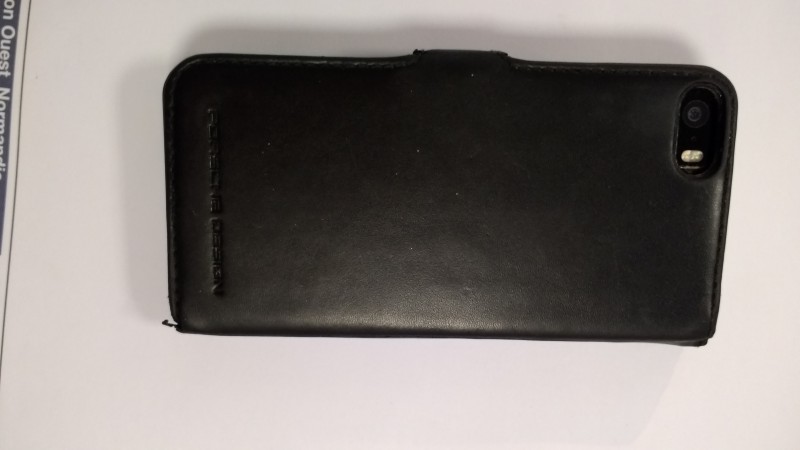 TROUVE IPHONE S.E