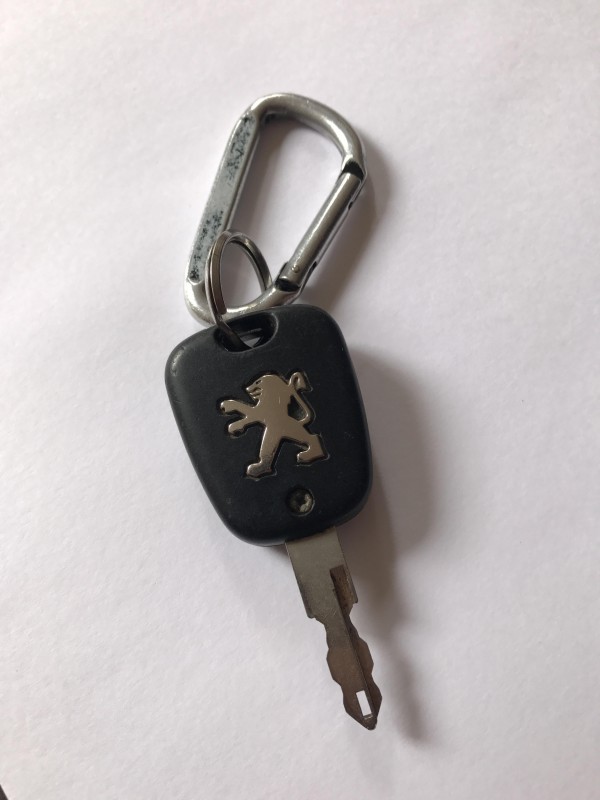 Clé Peugeot avec mousqueton