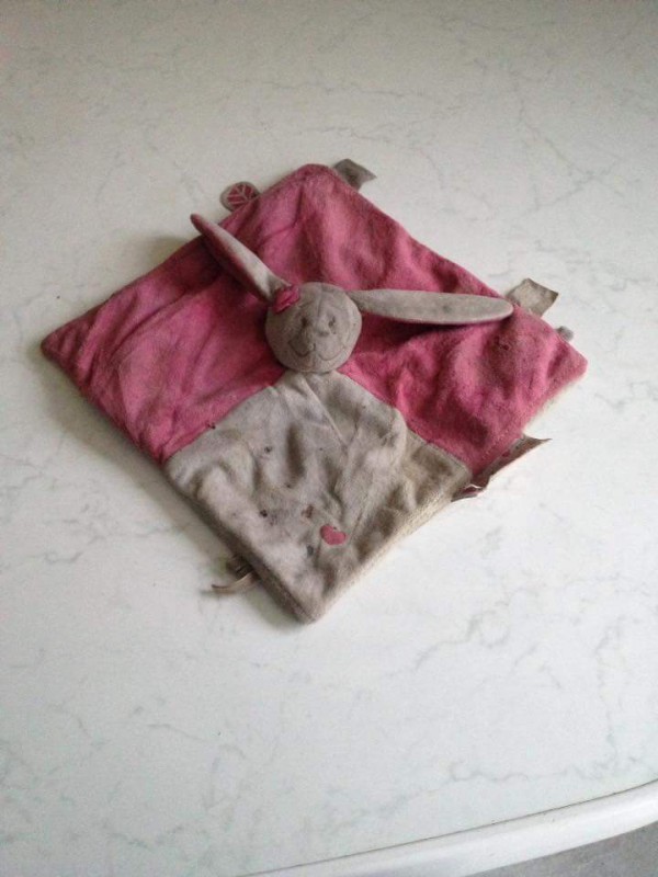 Doudou carré rose lapin