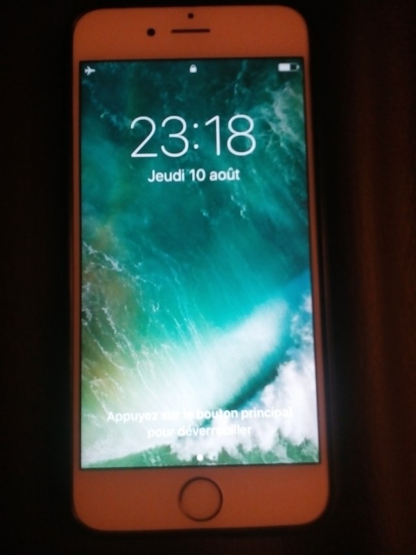 Trouvé téléphone iPhone blanc dans le centre commercial Les Passages Boulogne-Billancourt le 10/08