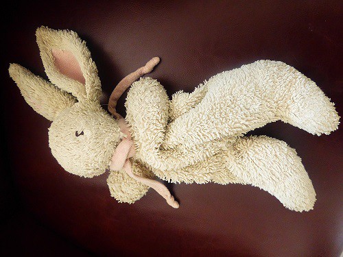 Doudou lapin "Doudous et Cie" - aéroport Roissy Charles de Gaulles