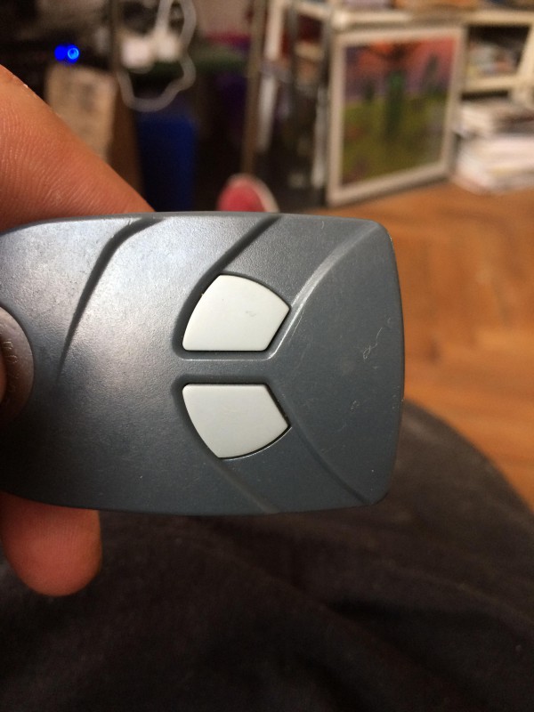 cle de voiture avec bip 2 touches de garage gris
