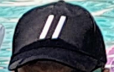 Perdu casquette noire avec deux traits blancs