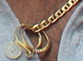 Perdu chaine en or avec 2 bagues et un pendentif