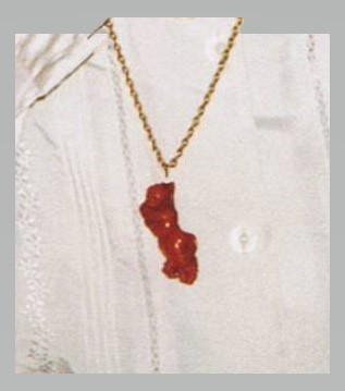 collier avec pendentif ange en corail volé à Orange (84)