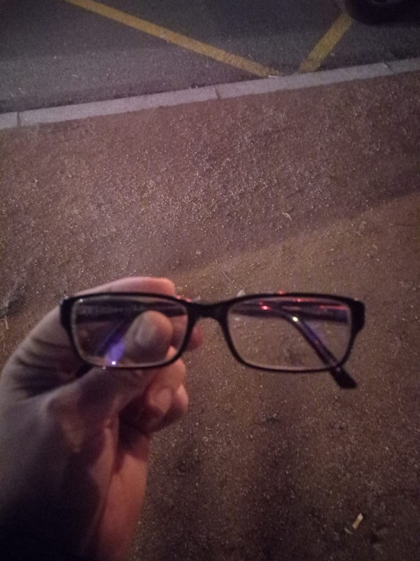 lunettes noires retrouvées
