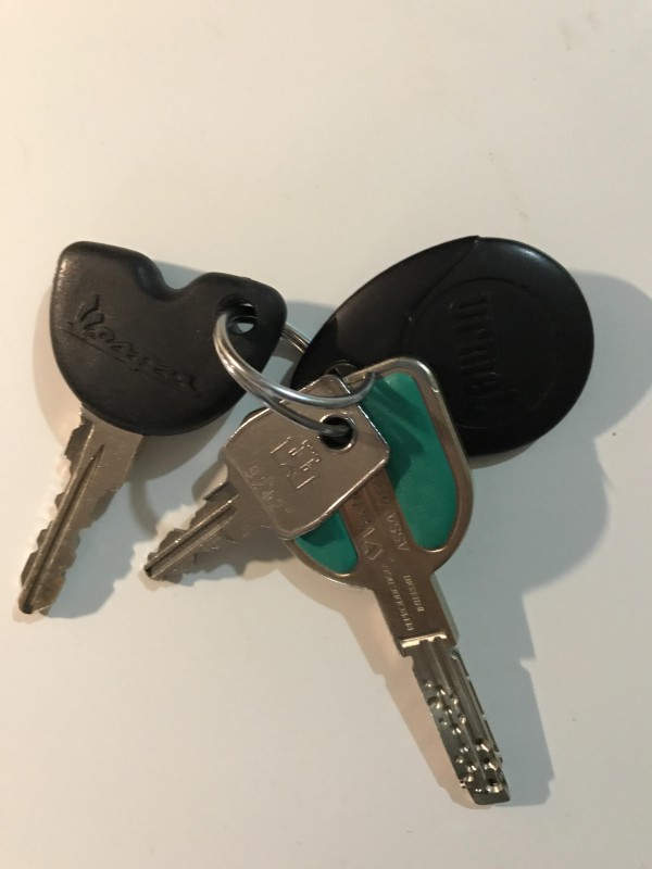 Cles maison et scooter