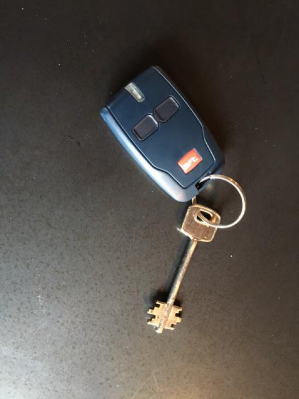 2 trousseaux de clés et une parka à ANNECY 74000