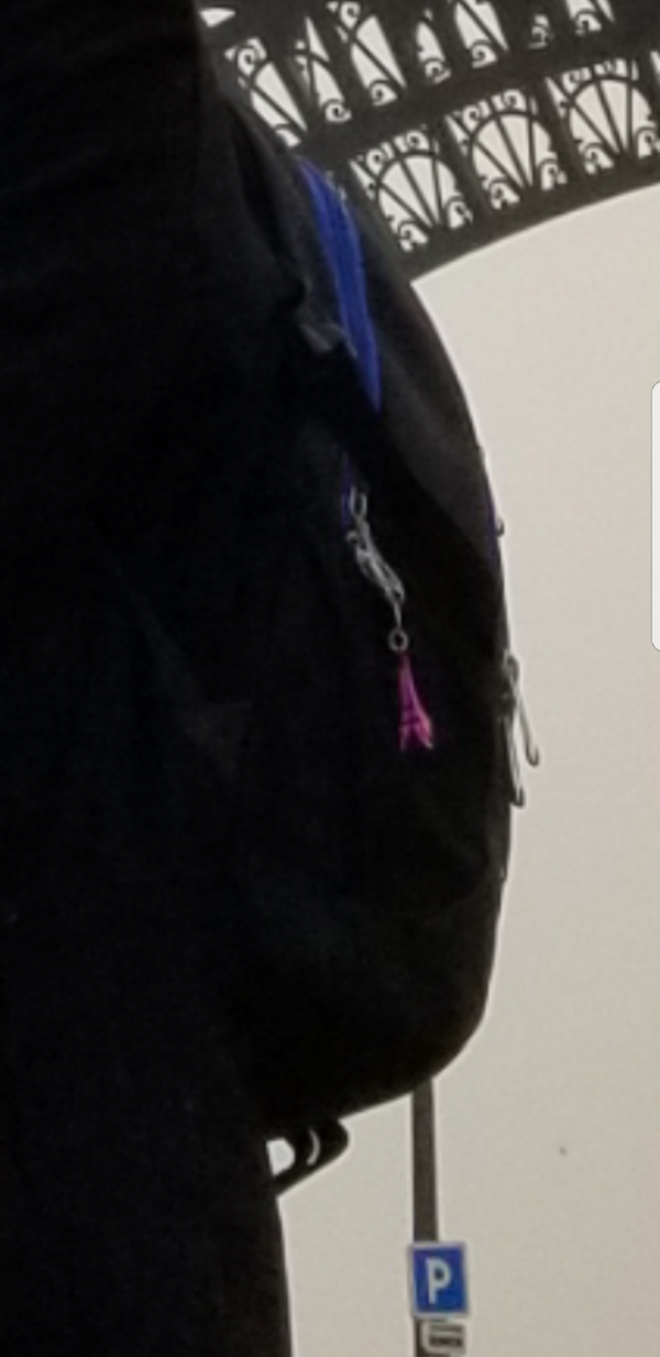 Bonjour à tous, svp si quelqu'un à trouvé un sac à dos noir avec fermeture bleu aujourd'hui vers 11h30 dans le métro 14 vers olympiade merci de me le rendre svp svp svp toute mes papiers sont dedans. Merci a vous