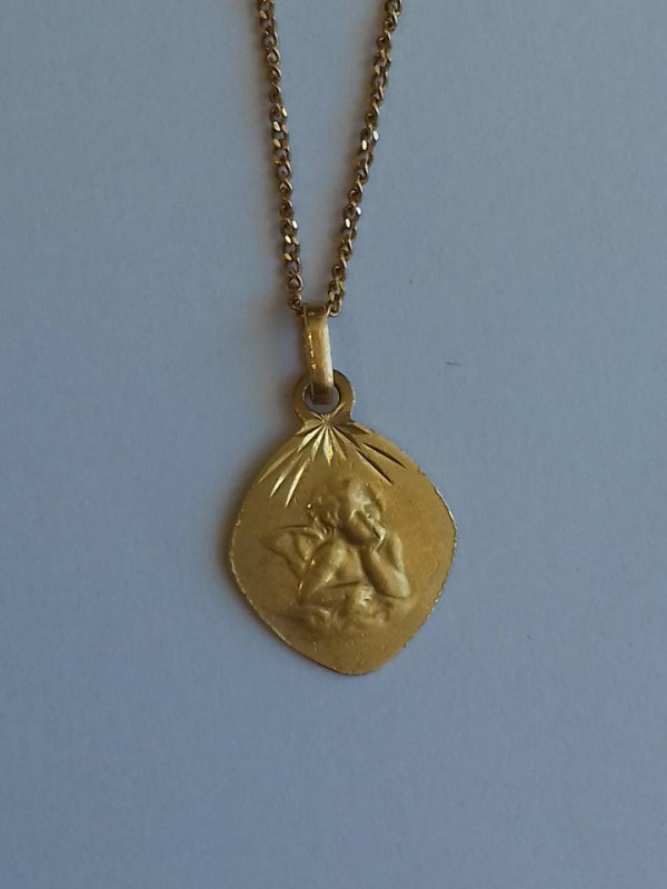 chaîne de baptême avec médaille à center parcs (27)