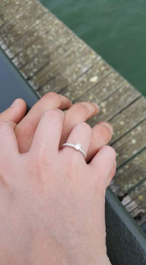Bague de fiançailles perdu vers le cinéma ou le buffalo