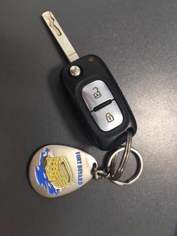 CLE DE RENAULT AVEC RABATABLE