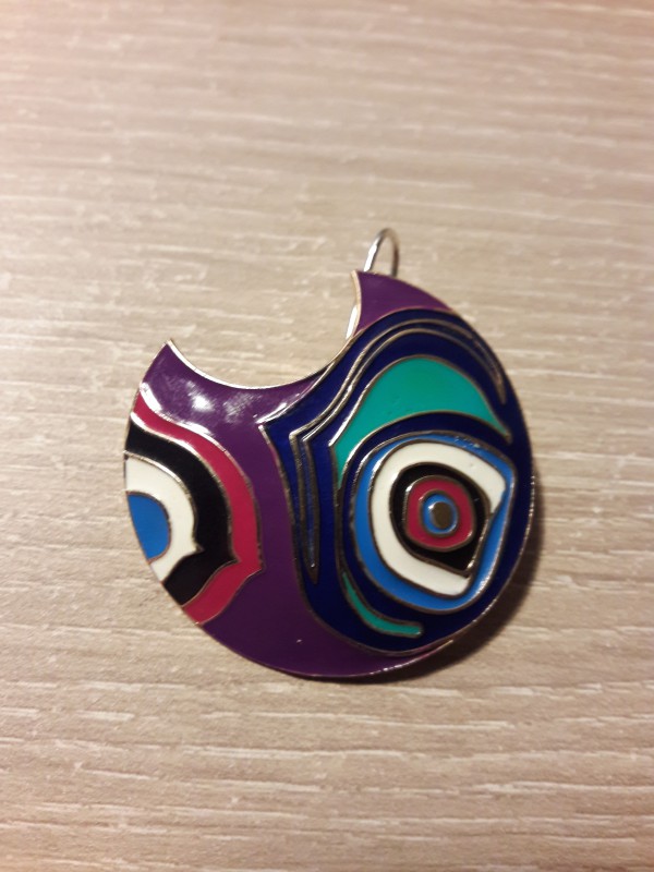 Boucle d'oreille métallique