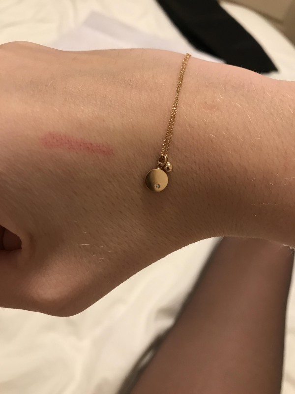 perdu collier en or très fin avec un brillant sur le pendentif