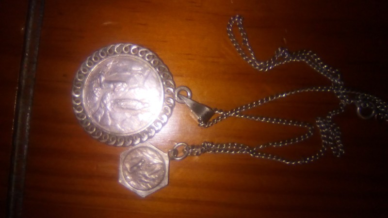 Chaine avec deux pendentifs