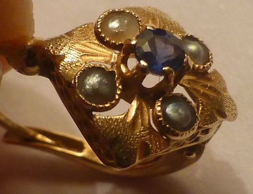 boucle d'oreille dormeuse or (ou plaqué or) demi-perles et saphir