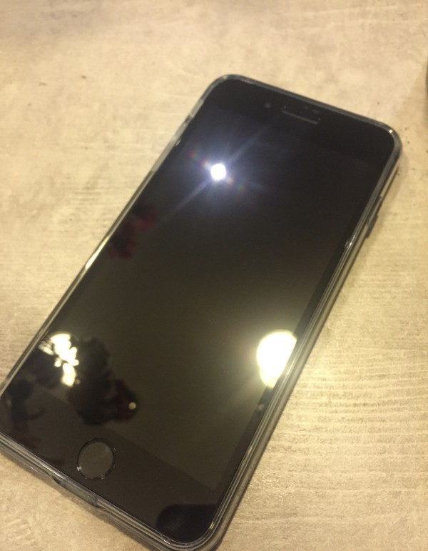 IPhone 8 plus noir volé entre le Bar Hic et le Chantier ven 2 mars->sam 3 mars