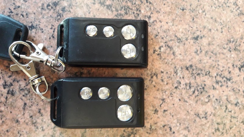 2 boîtier noir et petite cle