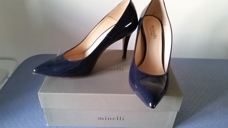 Perdu escarpins bleus vernis