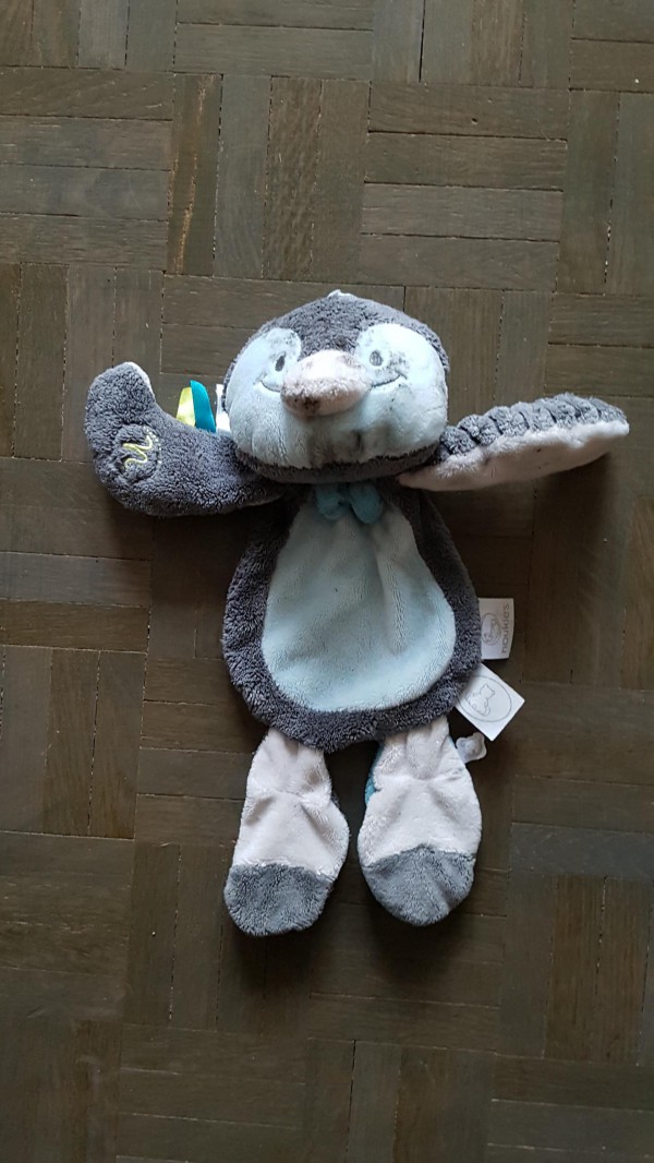 Trouvé doudou pingouin bleu gris Paris 15e