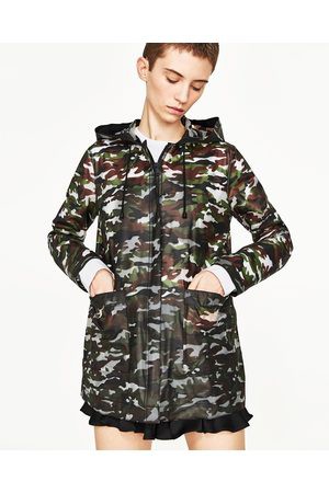 Imperméable camouflage perdu dans le métro