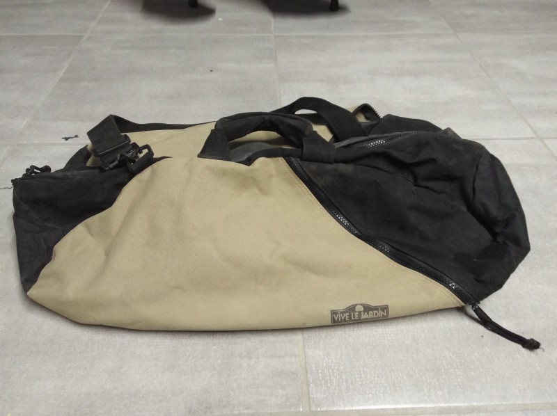 Vol d'un sac et porte feuille
