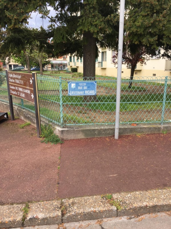 clef Renault, rue Lieutenant Ricard (devant le cimetière), Chatou