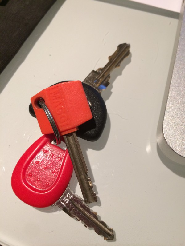 Trousseau de 3 clefs, avec une clef de scooter trouvé rue Lecourbe