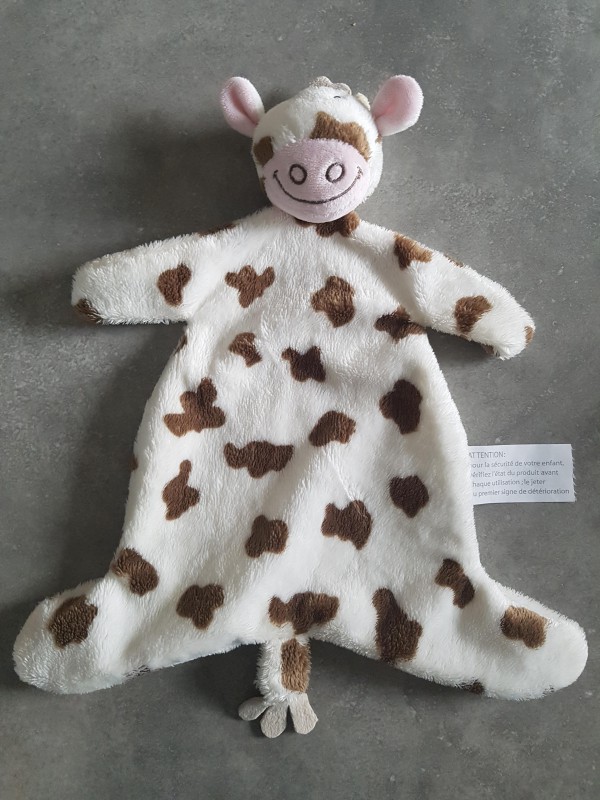 Vache blanche à tâche marron