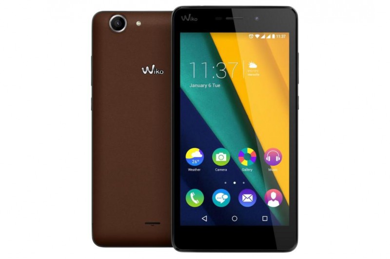 Téléphone wiko avec étiquettes de pommes au dos