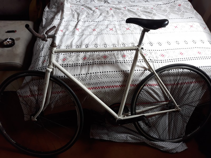 Vélo pignon fixe blanc