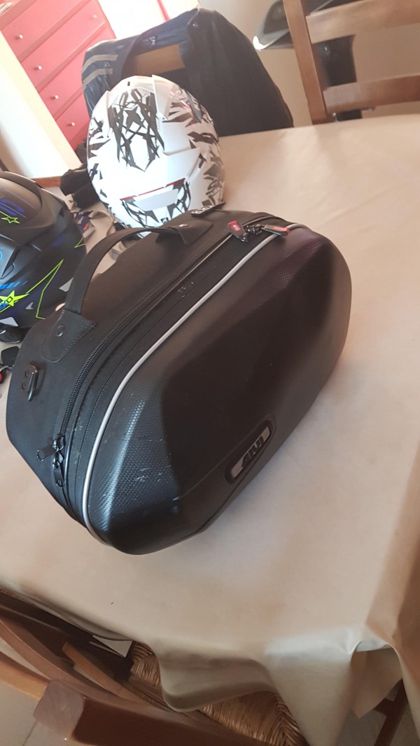 Valise moto.