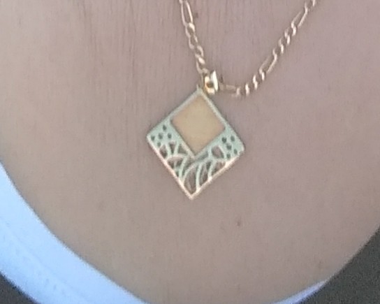 Perdu Pendentif or forme losange
