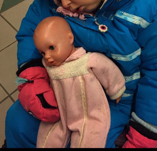 Poupée bébé habillé en rose