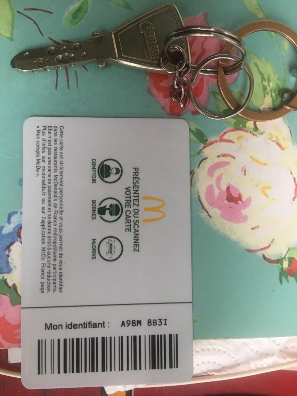 clés + carte McDo trouvés rue de Charenton Paris 12e